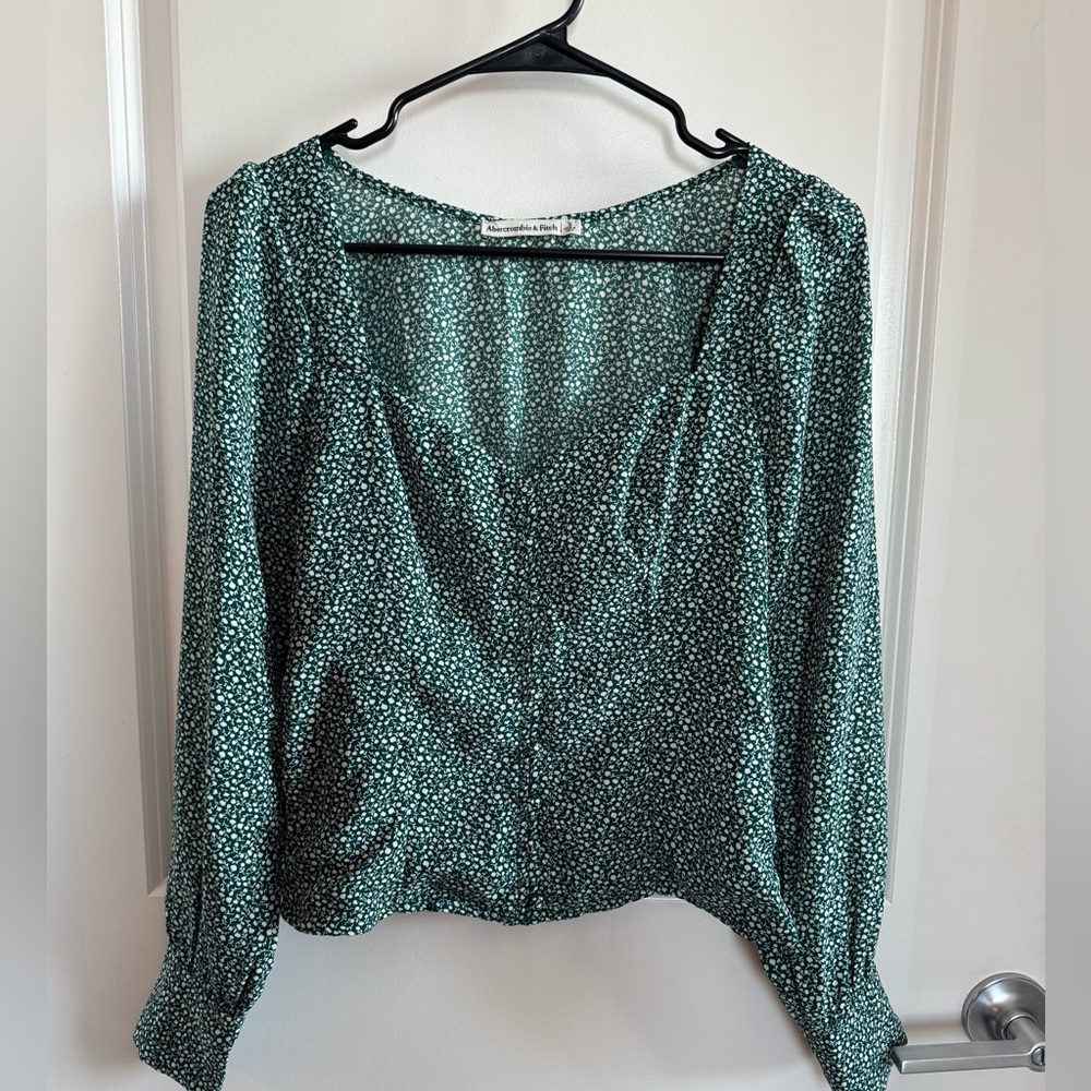 Abercrombie green patterned top